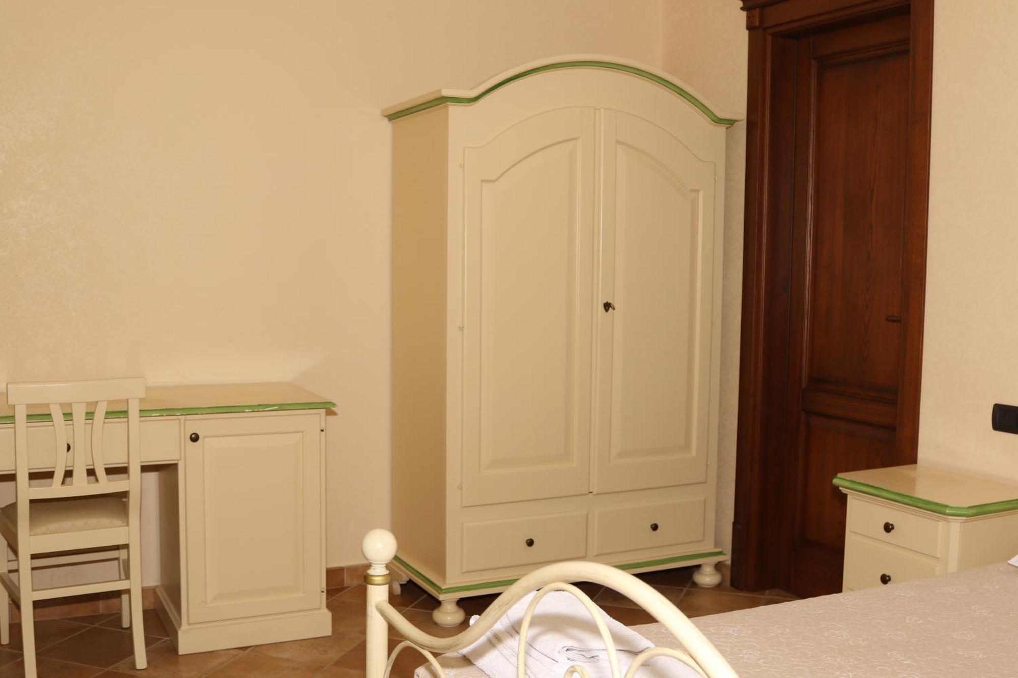 B&B Villa Mery Mileto Buitenkant foto